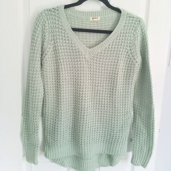 Mint Green V Neck Knit Sweater Rounded Longer Back Hem - Picture 1 of 4
